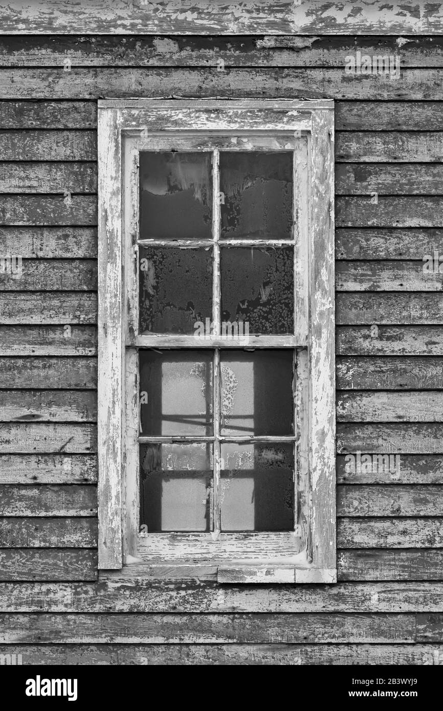 Fenster auf einer historischen Regierungsstruktur bei Cape Race auf der Avalon Peninsula, Neufundland, Kanada Stockfoto