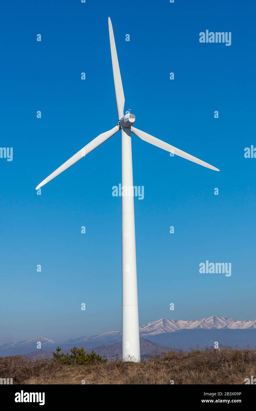 Windgenerator Winterschneeberg Stockfoto