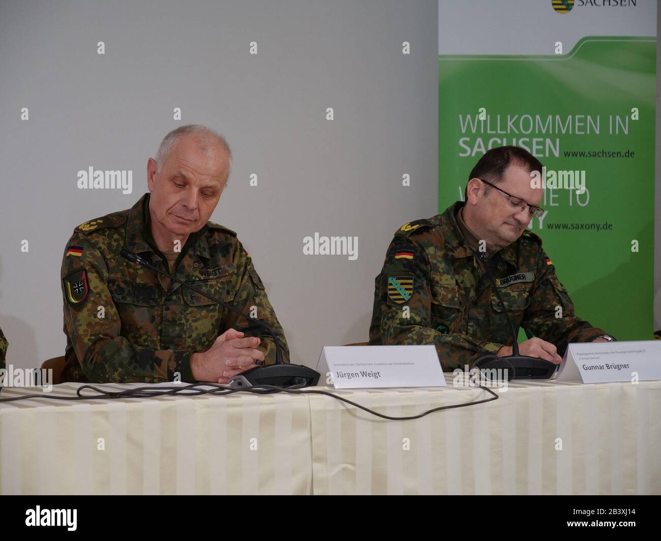 Hartmut Renk, Timothy Eydelnant, Inga Skujina, Michael Kretschmer, Klaus Finck, Jürgen Weigt, Gunnar Brügner beim Pressetermin VERTEIDIGER 2020 in der Wir Stockfoto