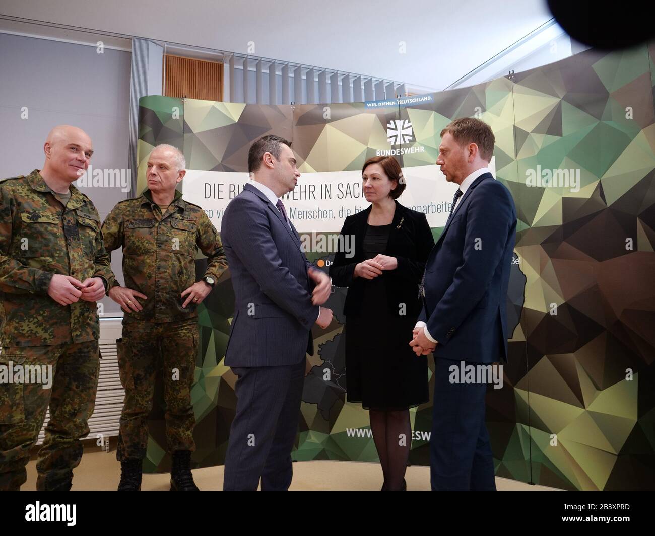 Hartmut Renk, Timothy Eydelnant, Inga Skujina, Michael Kretschmer, Klaus Finck, Jürgen Weigt, Gunnar Brügner beim Pressetermin VERTEIDIGER 2020 in der Wir Stockfoto