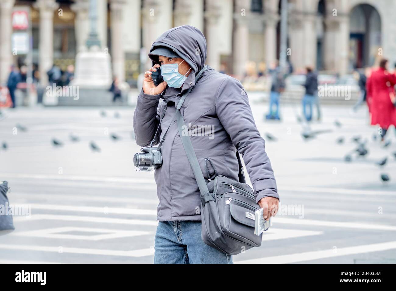 Milan Duomo, März 2020 Corona-Virus COVID19, Menschen, Arbeiter und Touristen tragen Masken, um sich vor Ansteckung zu schützen © Andrea Ripamonti/Alamy Stockfoto