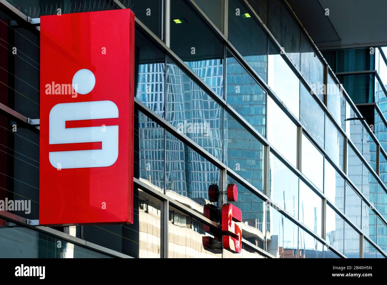 Frankfurt, 01.03.2020: Exterieur der Sparkasse Frankfurt.Sparkasse ist die deutsche Sparkassen-Finanzgruppe. Stockfoto