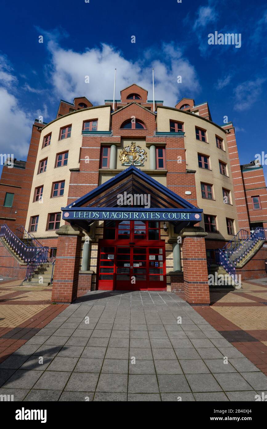 Die vordere Einfahrt zum Richtergericht von Leeds in Westgate Stockfoto