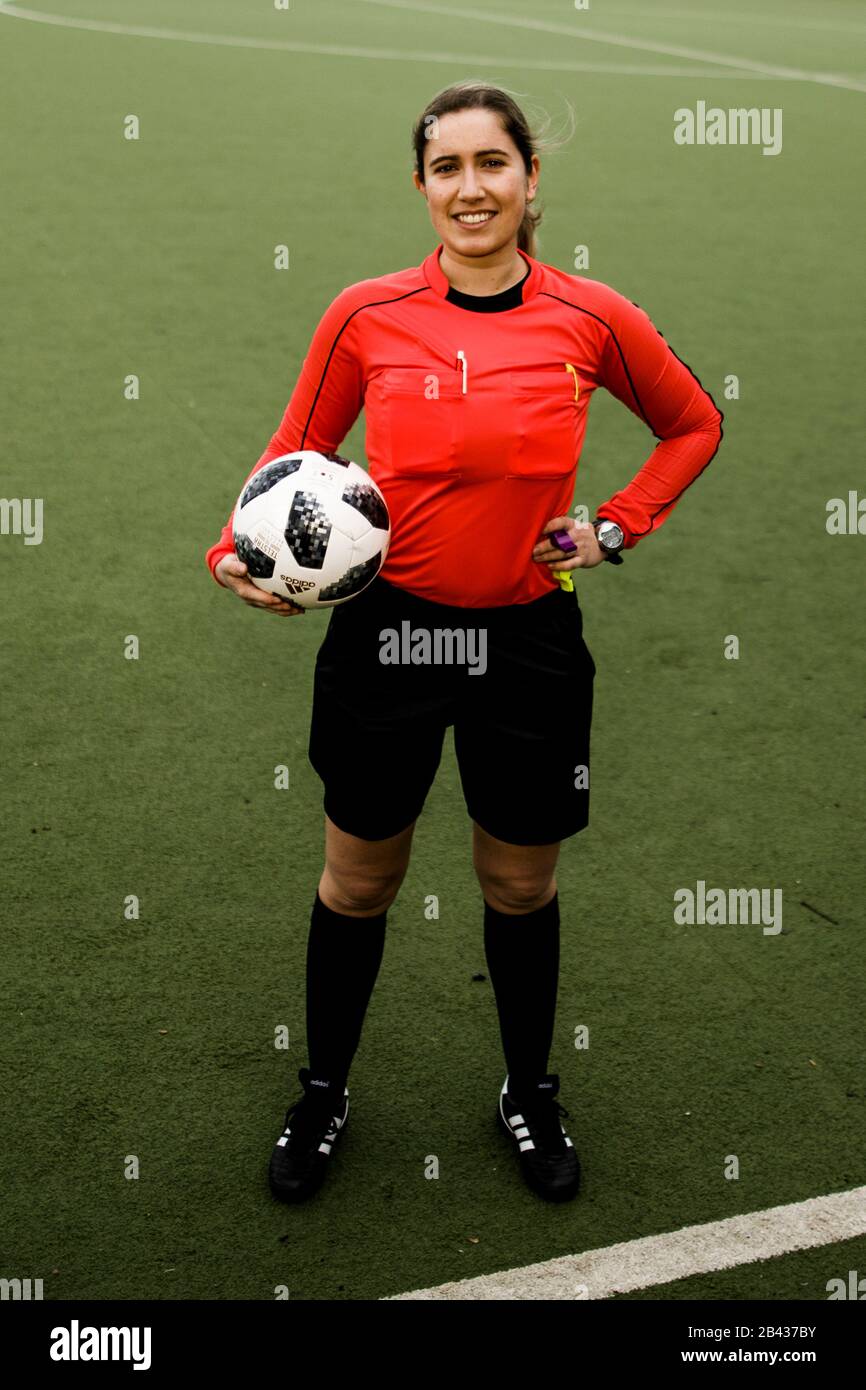 Schiedsrichter Schiedsrichter Fußball Fußball Frauen Stockfotos und -bilder  Kaufen - Alamy
