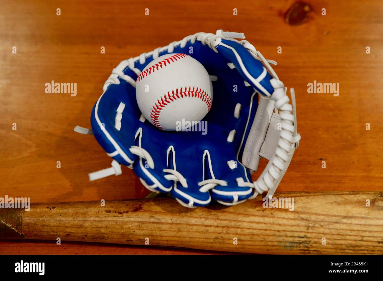 Baseball, Handschuh und Fledermaus. Stockfoto