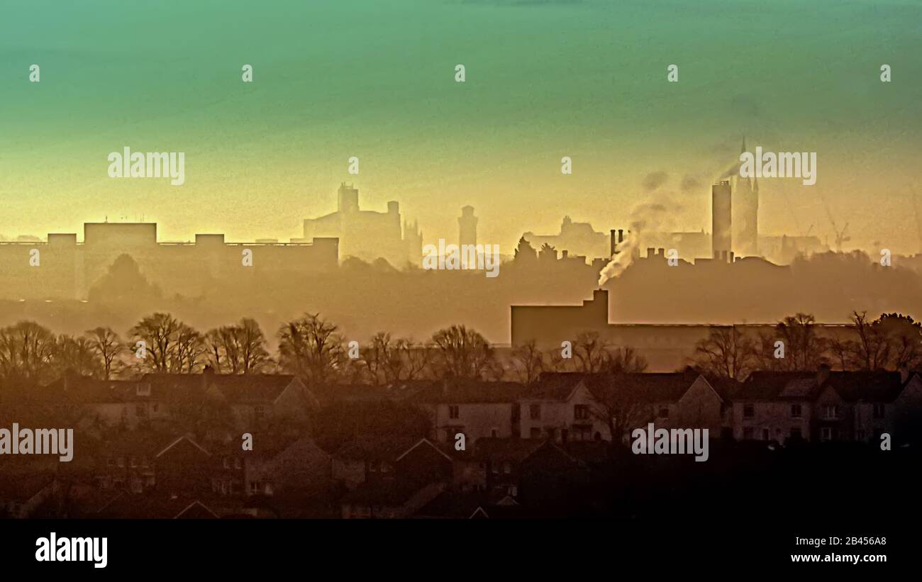 Glasgow, Schottland, Großbritannien, 6. März 2020: Großbritannien Wetter: Sonniger Frühlingstag sah die Sonne im Morgengrauen über dem Westende der Stadt. Copywrite Gerard Ferry/Alamy Live News Stockfoto