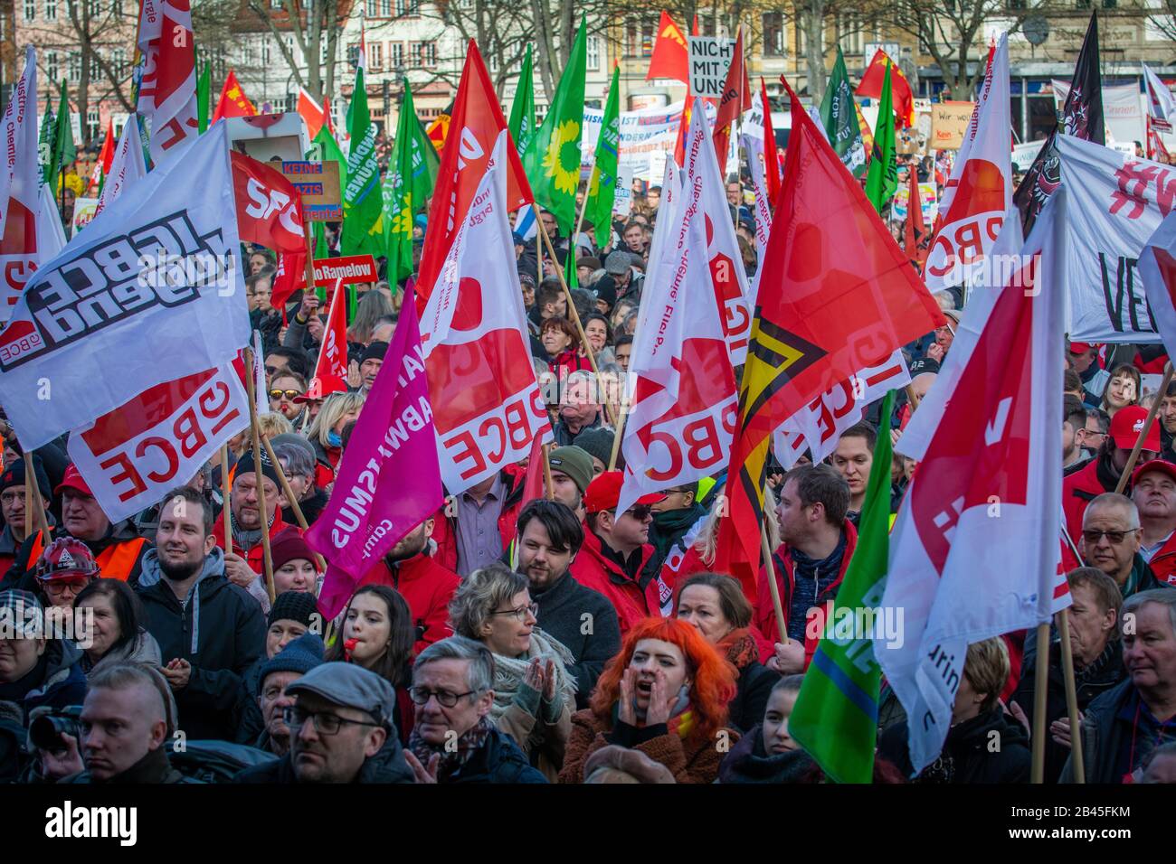 Demonstration in Erfurt gegen die Zusammenarbeit von CDU, FDP und AfD zur Wahl eines Ministerpräsidenten in Thüringen. Stockfoto