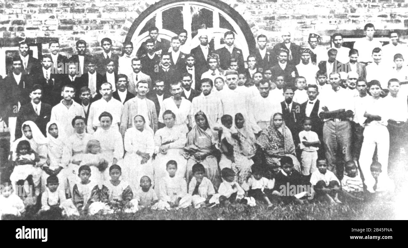 Mahatma Gandhi mit Mitgliedern von Phoenix Settlement, Phoenix, KwaZulu Natal, Durban, Südafrika, 1905, alter Jahrgang 1900s Bild Stockfoto