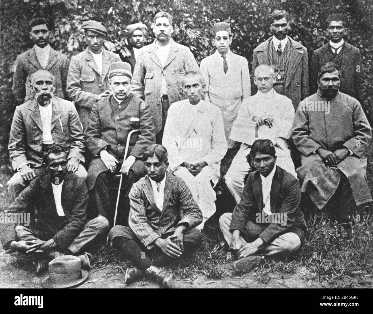 Mahatma Gandhi Zentrum und andere führende indische Passive Resisters in Maritzburg, Südafrika, 31. Dezember 1913, altes Bild des Jahrgangs 1900 Stockfoto