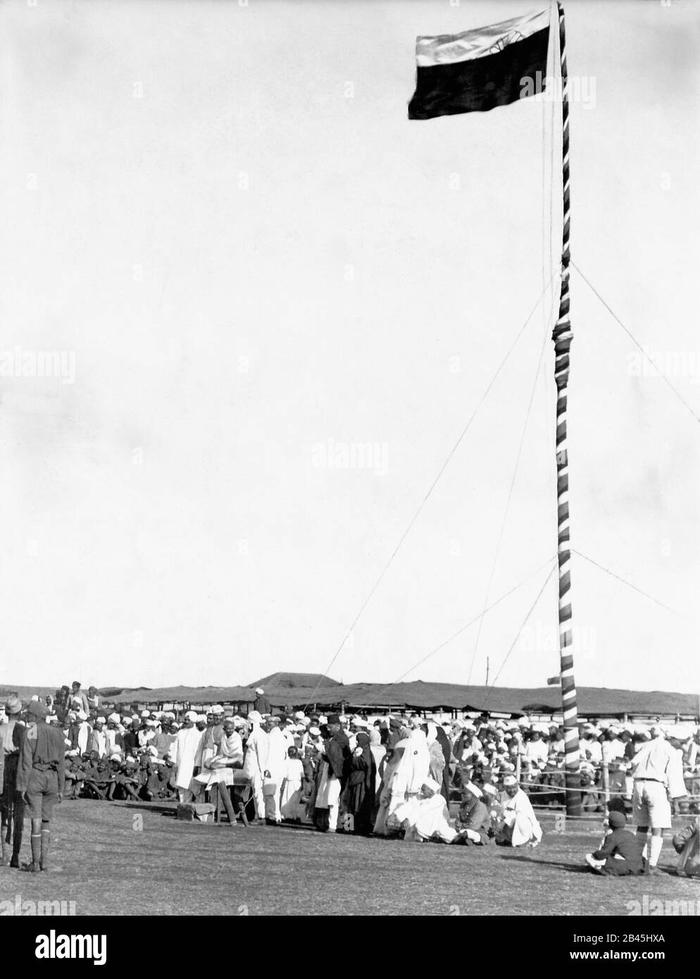 Mahatma Gandhi bei der Freiwilligen-Kundgebung während des Kongresses, Indien, Dezember 1924, altes Bild des Jahrgangs 1900er Stockfoto