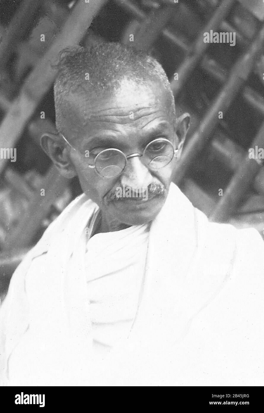 Mahatma Gandhi bei einem Treffen, Indien, 1928, altes Bild des Jahrgangs 1900 Stockfoto