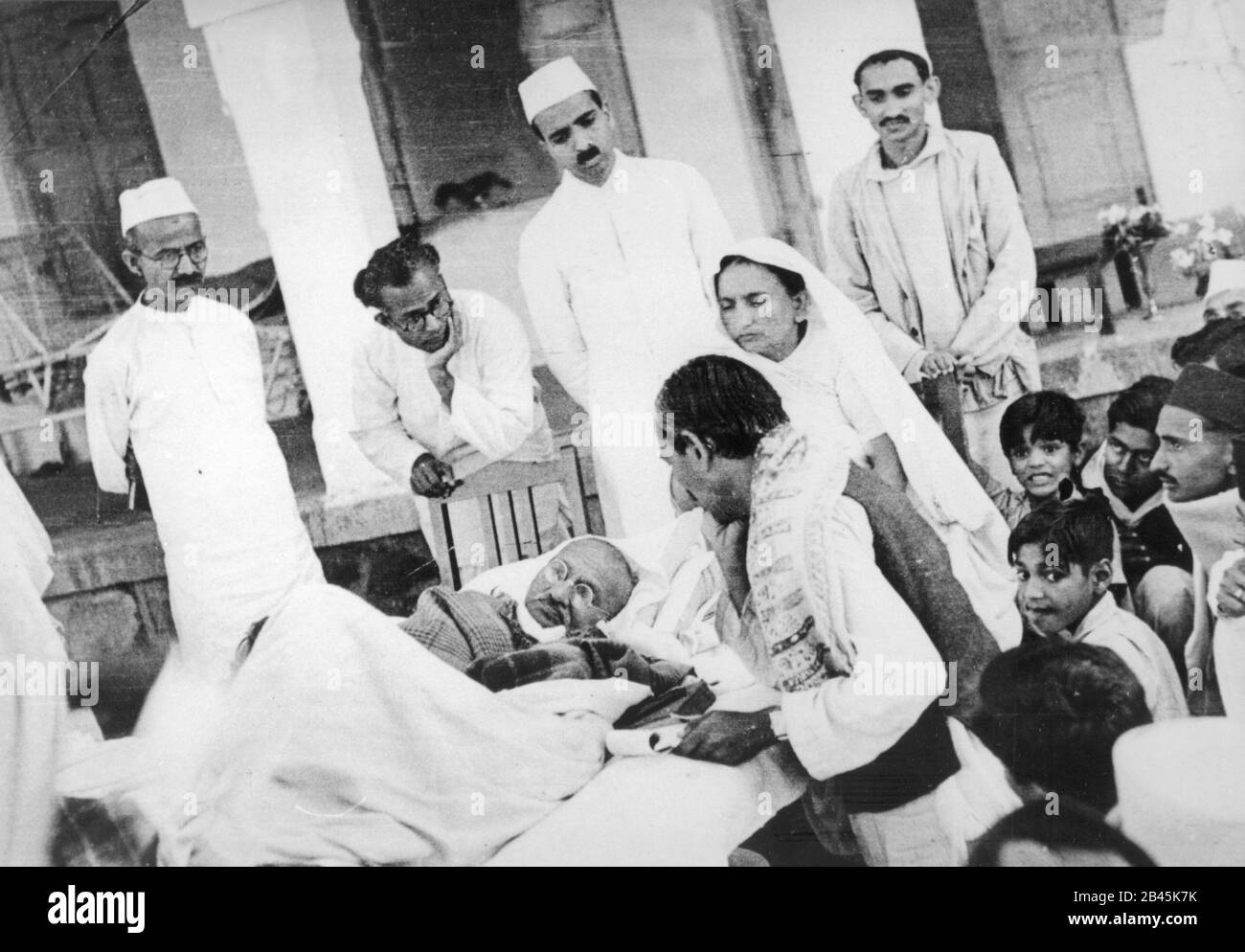 Mahatma Gandhi Fasten in Rajkot, Gujarat, Indien, Asien, März 1939, Altes Vintage 1900s Bild Stockfoto