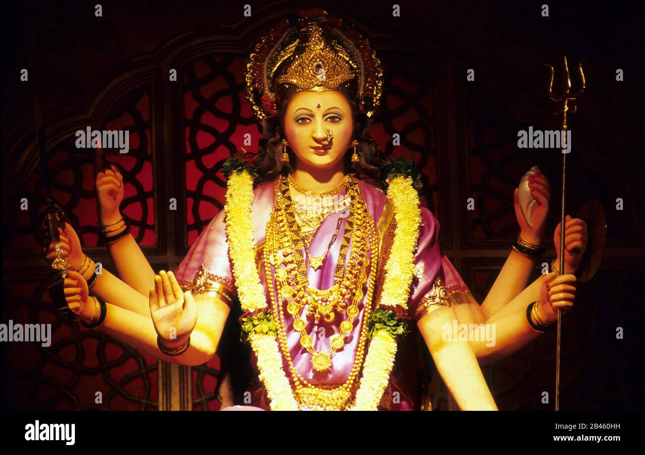 Idol der durga-göttin auf dem Dadarmarkt in mumbai maharashtra Indien Asien Stockfoto