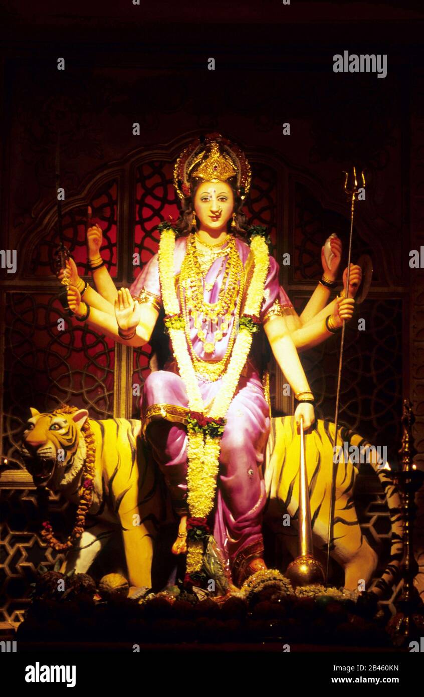 Idol der durga-göttin auf dem Dadarmarkt in mumbai maharashtra Indien Asien Stockfoto