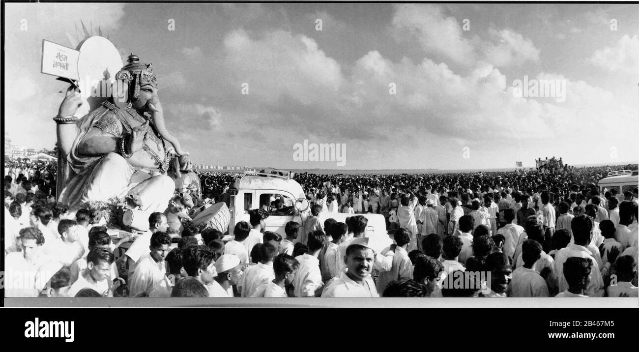 Ganesh Immersion, Chowpatty, Bombay, Mumbai, Maharashtra, Indien, Asien, 1962, alter Jahrgang 1900s Bild Stockfoto