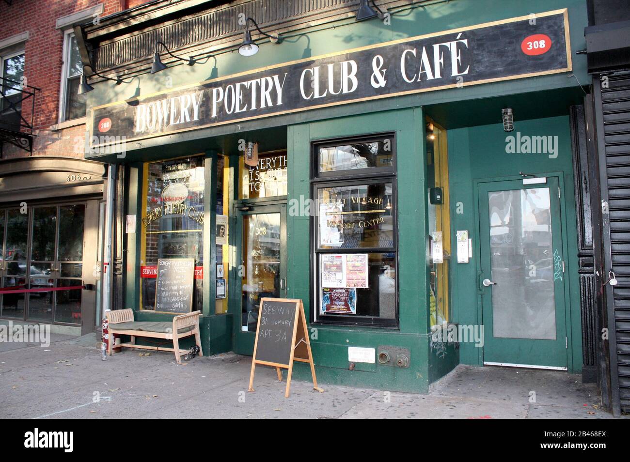 New York, NY, USA. Oktober 2009. Atmosphäre, Außenansicht auf der Book Party für "The Swimming From Under My Father" im Bowery Poetry Club. Kredit: Steve Mack/Alamy Stockfoto