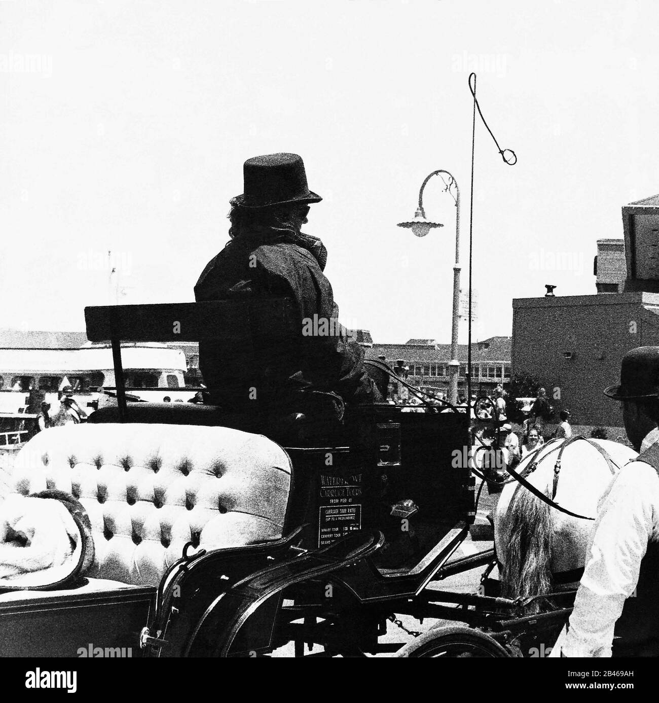 Pferdekutschenfahrer mit Bowler Hut, Horse Cart, Derby Hut, Vereinigte Staaten von Amerika, USA, Vereinigte Staaten, US, 1999, alter Jahrgang 1900s Bild Stockfoto