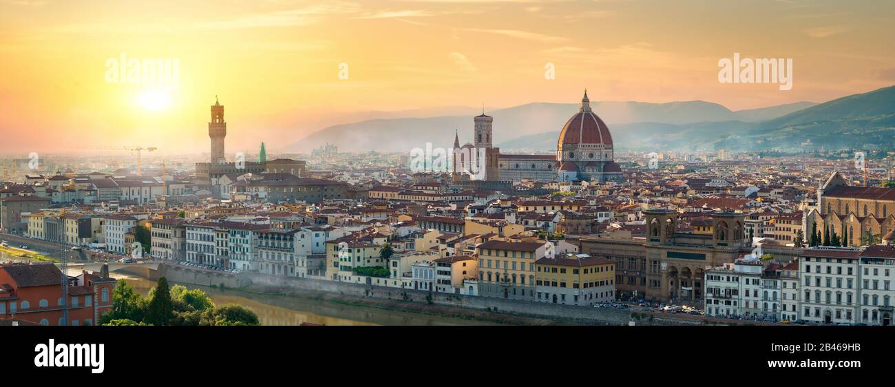 Panoramablick auf Florenz am Abend, Italien Stockfoto