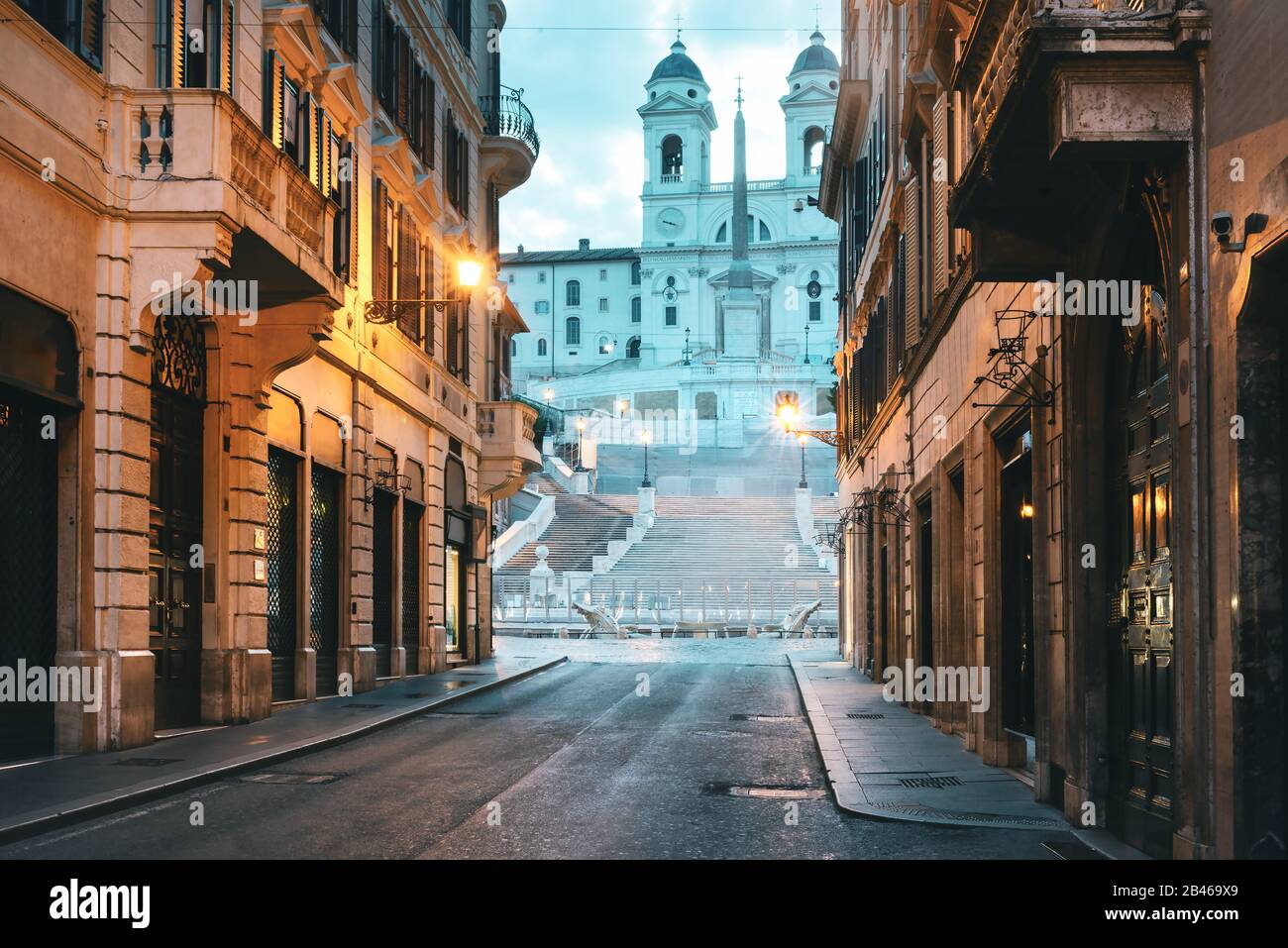 Spanische Treppe und römische Straße am Morgen, Italien Stockfoto
