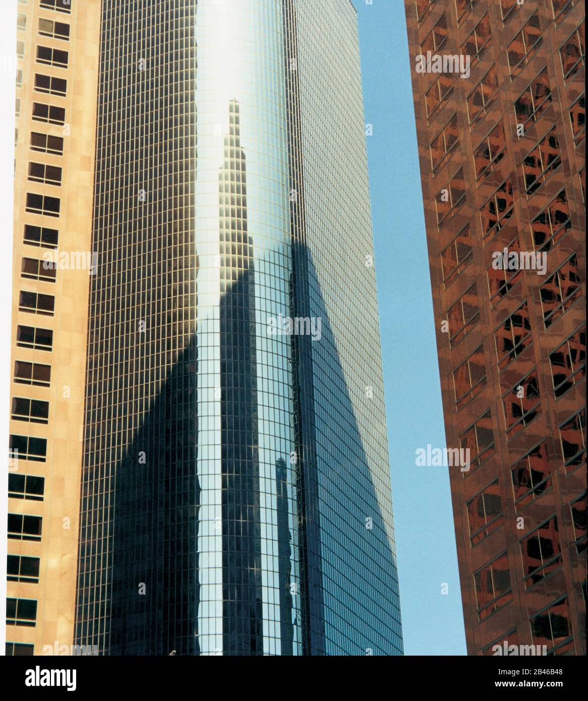 Wolkenkratzer Symphony, Los Angeles, California, Vereinigte Staaten von Amerika, USA, 1999, alter Jahrgang 1900er Bild Stockfoto