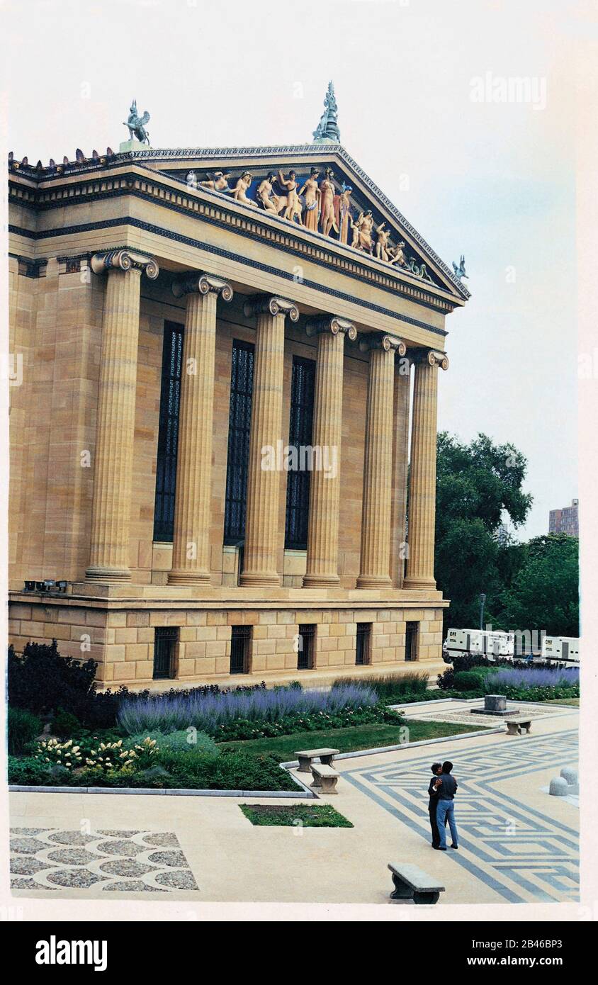 Paar küssen, Philadelphia Museum of Art, Philadelphia, Pennsylvania, Vereinigte Staaten von Amerika, USA, 1999, alter Jahrgang 1900s Bild Stockfoto