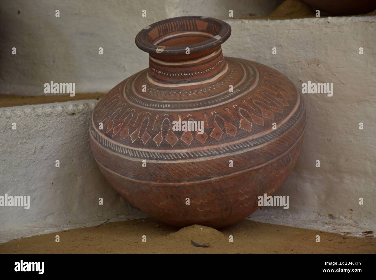 Erarthen Pot oder Clay Pot oder Matka oder Matki im indischen Subkontinent als Wasserkühler verwendet Stockfoto