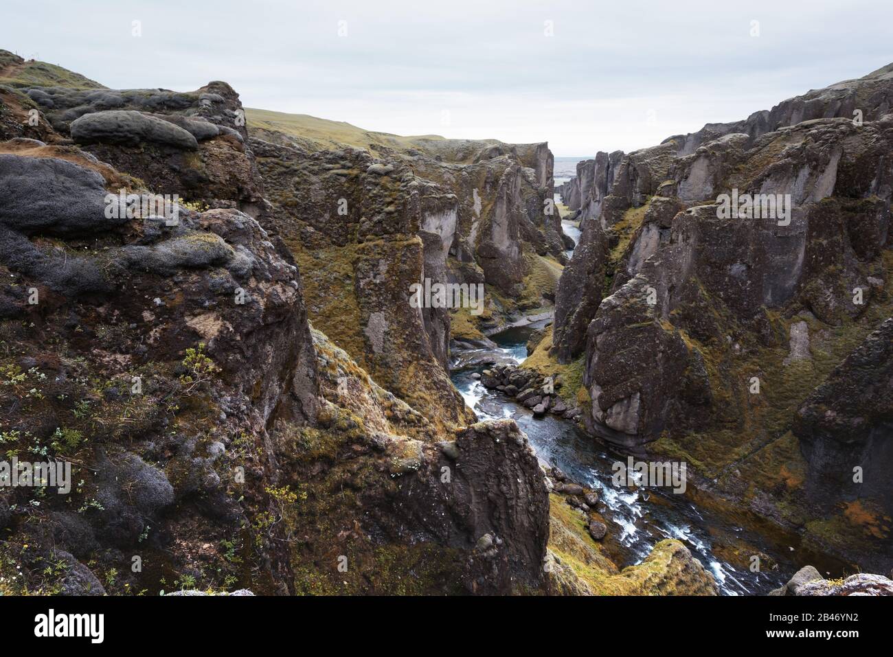 Unglaubliche Landschaft aus dem berühmten Fjadrargljufur Canyon im Südosten von Island, Europa Stockfoto