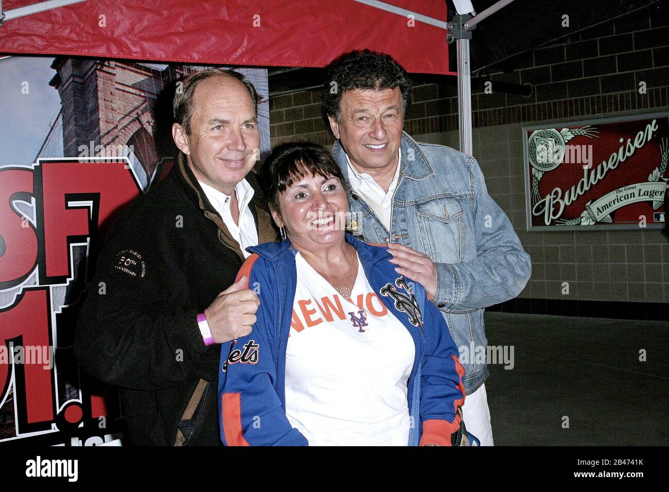 New York, NY, USA. Mai 2009. WCBS FM Radio Personality, Dan Taylor, Irv Mr. G' Gikofsky auf der CBS Radio New York Expo 2009 im Citi Field. Kredit: Steve Mack/Alamy Stockfoto