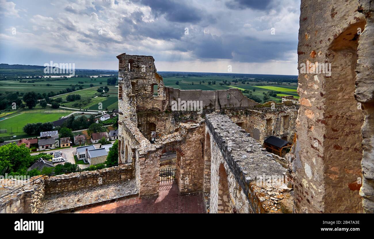 Europa, Polen, die Wojewodschaft Lublin, die Provinz Lublin, das Schloss Janowiec, das zwischen 1508 und 1526 erbaute Renaissanceschloss auf einem steilen Vistulan-Hügel in Janowiec Stockfoto