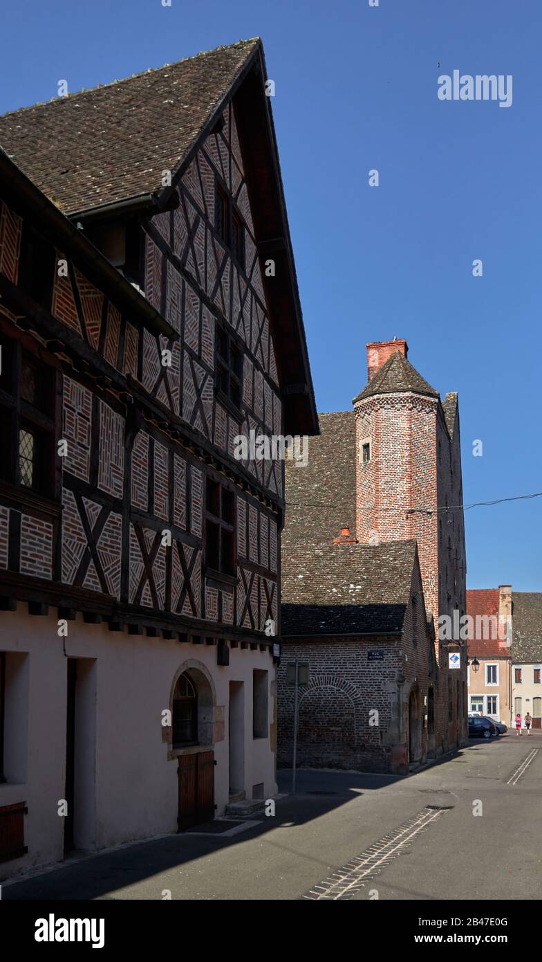 Frankreich, die Stadt Seurre, das Bourgogne-Franche-Comté, das Bossuet-Haus, ein wunderschönes herrliches Haus, das im 16. Jahrhundert von der Familie Bossuel erbaut wurde, einem der einflussreichsten der Stadt. Heute ist das Haus das Fremdenverkehrsamt sowie das Museum der Saone und ihrer Leute. Stockfoto