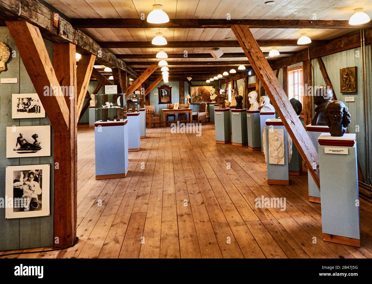 Europa, Island, Berufjordur-Fjord, die Fischerstadt Djupivogur, die Djúpivogur-Stätte ist seit 1589 ein Handelsposten, Langabuð Heritage Museum, Ausstellung der Arbeiten des Bildhauers Rikardur Jonssondu Stockfoto