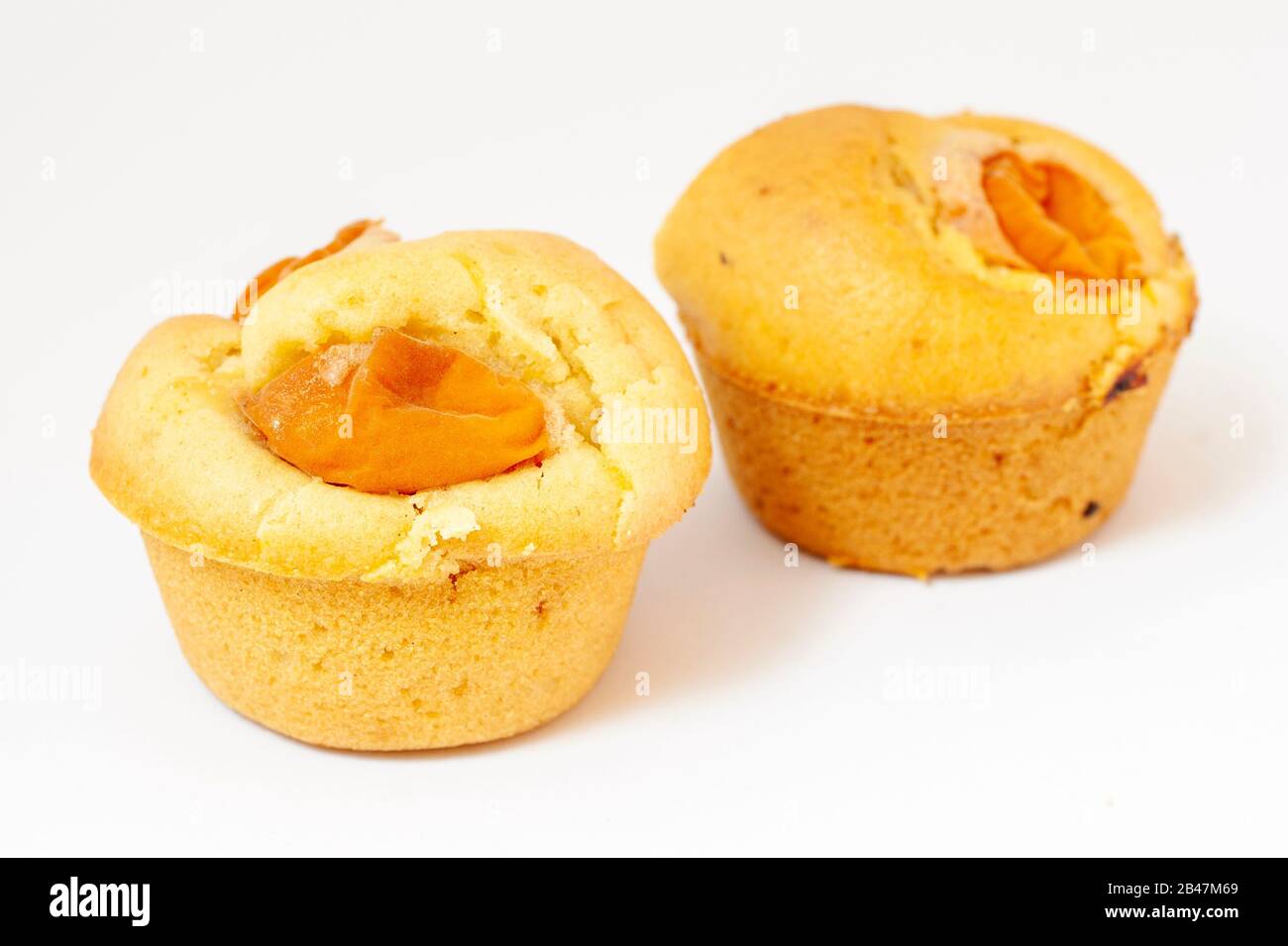 Saftige Muffins auf weißem Hintergrund Stockfoto