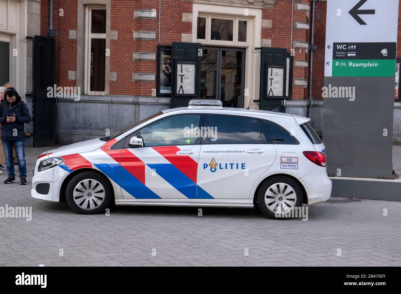 Polizeiwagen Am Leidseplein Amsterdam, Niederlande 2020 Stockfoto