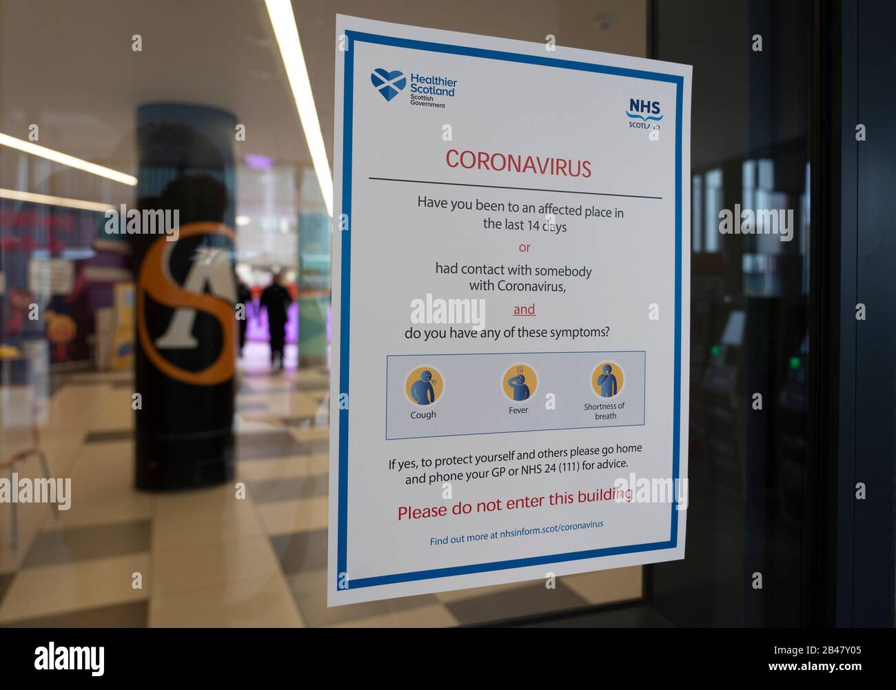 Glasgow, Schottland, Großbritannien. März 2020. Warnschilder für Coronavirus im Queen Elizabeth University Hospital in Glasgow, Schottland, Großbritannien. Iain Masterton/Alamy Live News Stockfoto