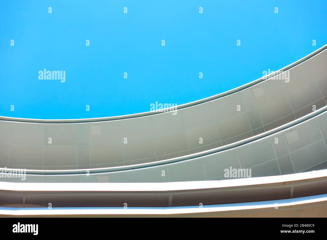 Böden und Wände des modernen Gebäudes - abstrakter architektonischer Hintergrund mit Platz für Ihren eigenen Text Stockfoto