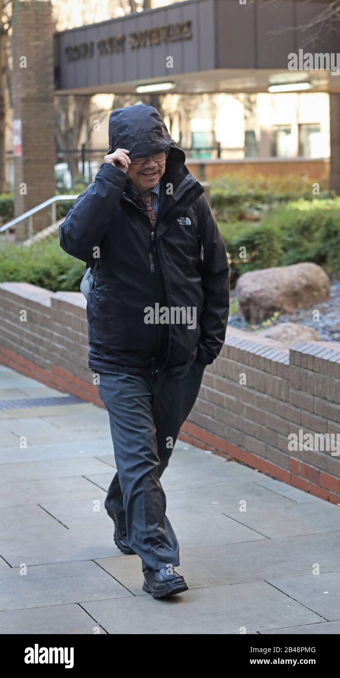 Der Aalschmuggler Gilbert Khoo verlässt den Southwark Crown Court im Süden Londons, wo er eine zweijährige Haftstrafe erhielt, nachdem er mehr als 53 Millionen Pfund gefährdeter lebender Aale aus dem Vereinigten Königreich schmuggelt hatte. Stockfoto