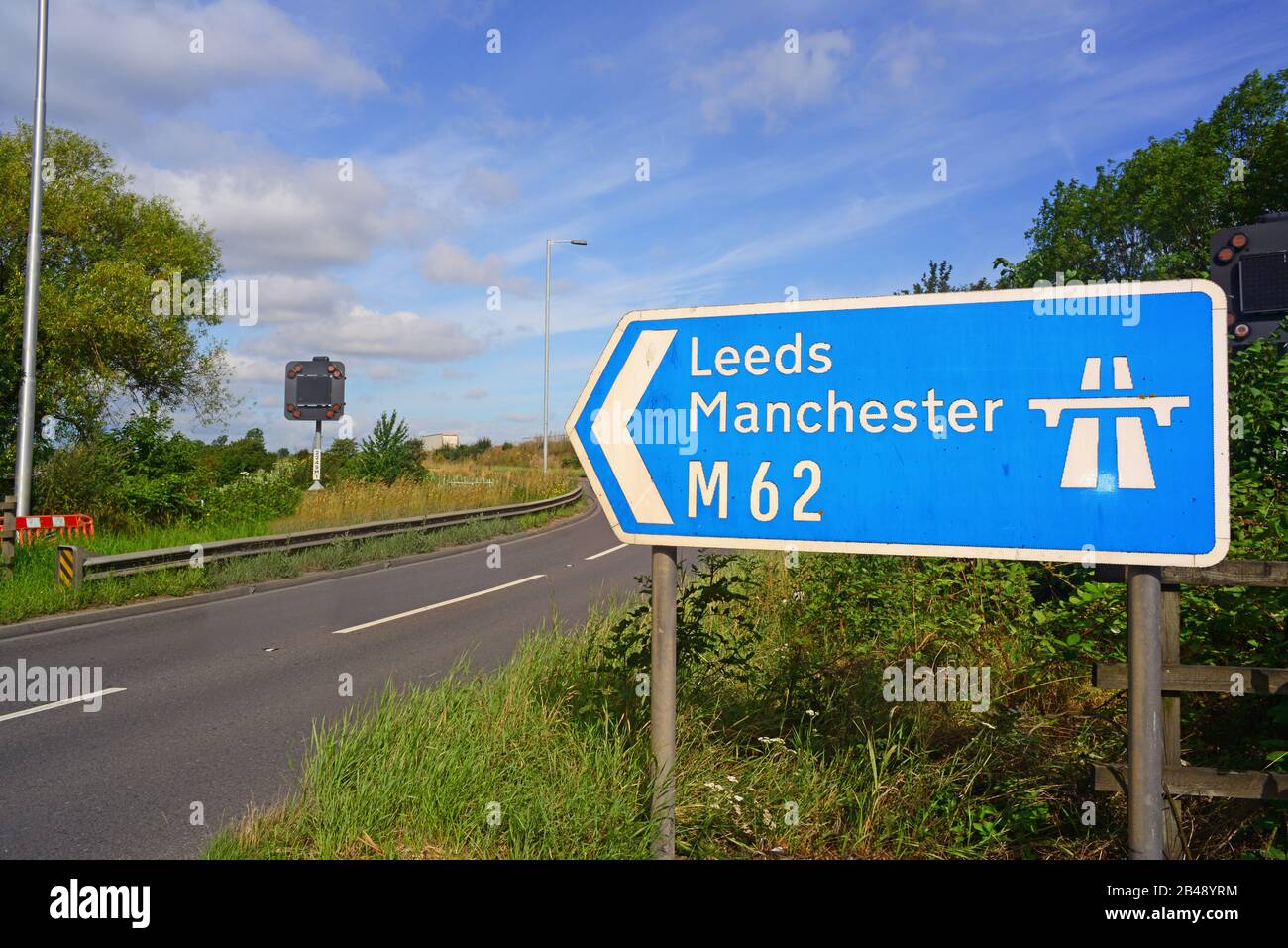 Fahren Sie an der M62-Autobahnabfahrt nach leeds und manchester an der Anschlussstelle leeds yorkshire UK Stockfoto