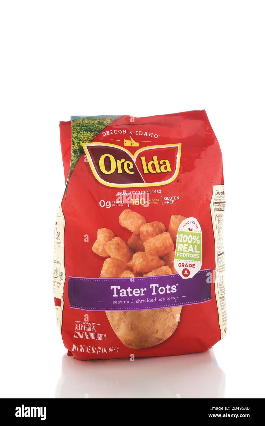 Irvine, KALIFORNIEN - 16. NOVEMBER 2016: Ein Paket von Ore-Ida Tater Tots. Ore-Ida produziert fast die Hälfte der in den USA verkauften Tiefkühlkartoffelprodukte. Stockfoto