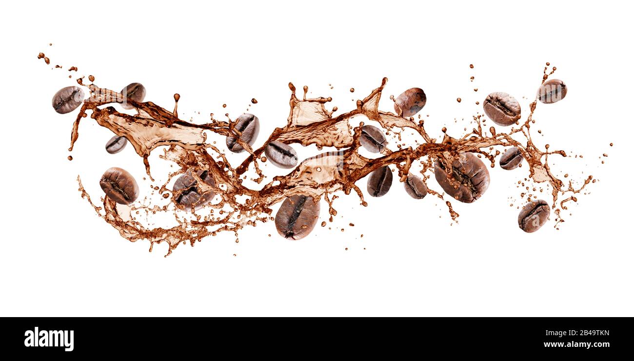 Welle von spritzenden Kaffees mit Kaffeebohnen, isoliert auf Weiß Stockfoto