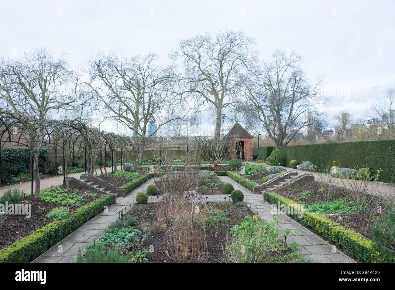 Der Queen's Garden im Kew Palace, dem Sommerhauptort von König Georg III., einem Königspalast in Kew Gardens am Ufer der Themse, London Stockfoto