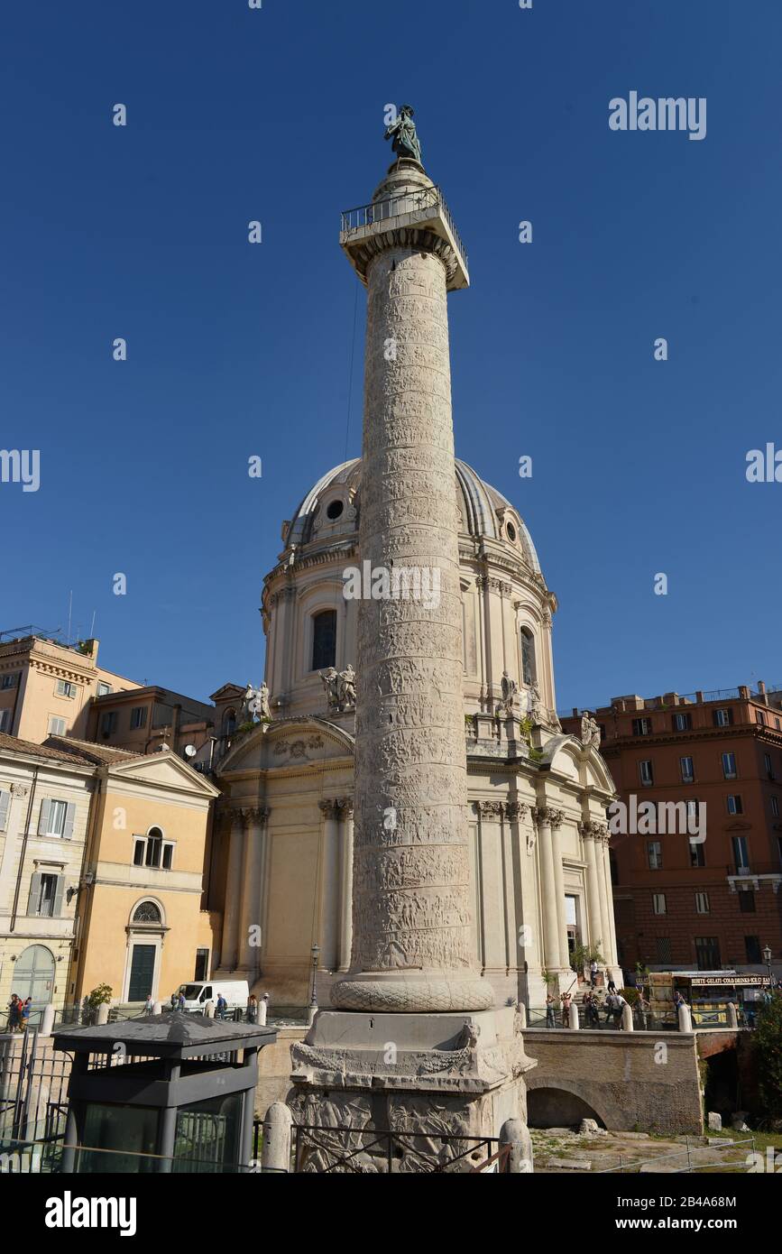 Kirche 'Santissimo Nome di Maria al Foro Traiano', Trajanssaeule, Trajansforum, Rom, Italien / Trajanssaeule Stockfoto