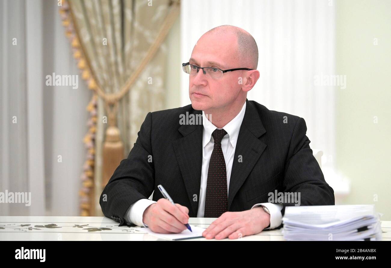 Moskau, Russland. März 2020. Der erste stellvertretende russische Stabschef des Präsidialamtes Sergei Kiriyenko war während eines Treffens mit politischen Parteiführern, die in der Staatsduma, dem Unterhaus des russischen parlaments im Kreml, vertreten waren, am 6. März 2020 in Moskau, Russland. Kredit: Alexei Druzhinin/Kremlpool/Alamy Live News Stockfoto