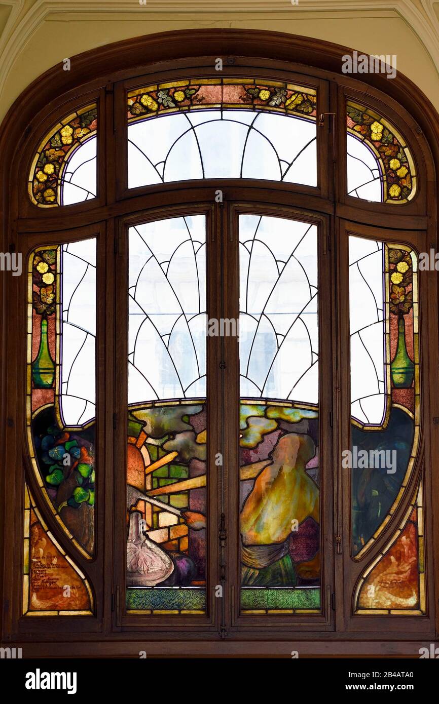 Frankreich, Meurthe et Moselle, Nancy, Jugendstilgebäude der Industrie- und Handelskammer (CCI), Glasmalerei im Erdgeschoss, die die Stärken der lothringischen Industrie darstellt, die Jacques Gruber entworfen hat Stockfoto