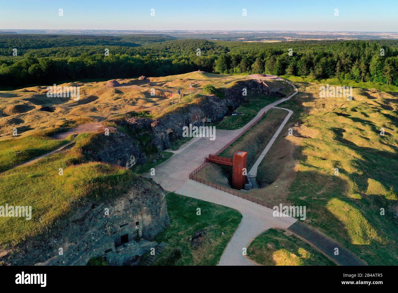 Frankreich, Meuse, Douaumont, Fort Douaumont, Verteidigungszentrum um Verdun (Luftbild) Stockfoto