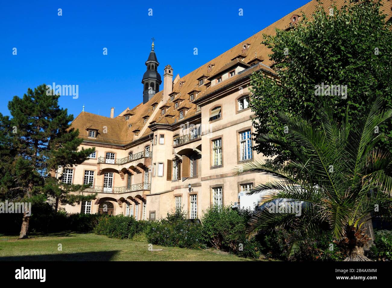 Frankreich, Bas Rhin, Strasbourg, Altstadt, die von der UNESCO zum Weltkulturerbe erklärt wurde, das zivile Krankenhaus, historische Stätte der Straßburger Universitätskliniken, das historische Hauptgebäude, das im 18. Jahrhundert umgebaut wurde Stockfoto