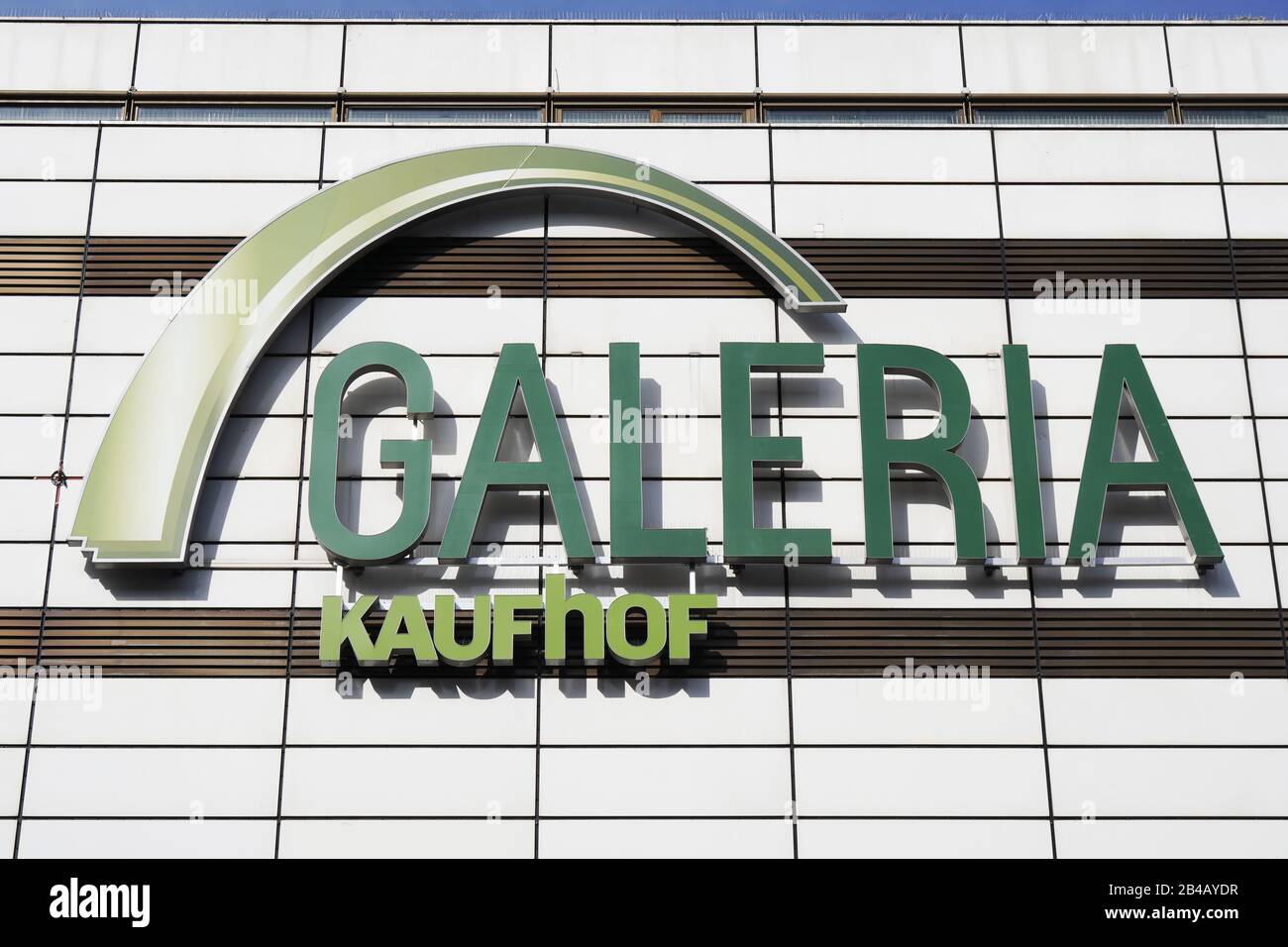 Hannover, Deutschland - 2. März 2020: Logo Galerie Kaufhof an der Fassade der örtlichen Kaufhausniederlassung Stockfoto