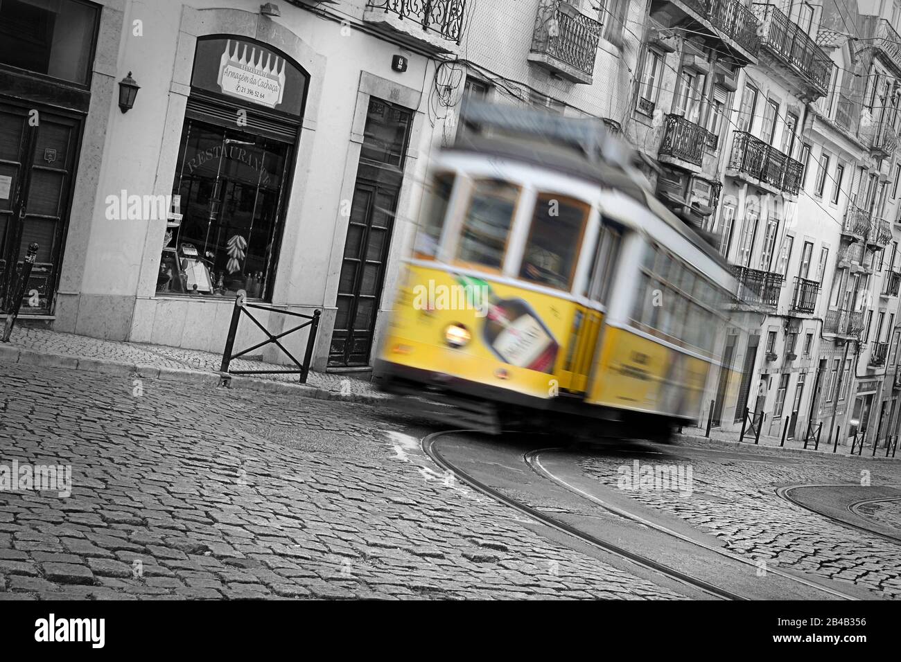 Tram in Motion, Lissabon, Portugal Stockfoto