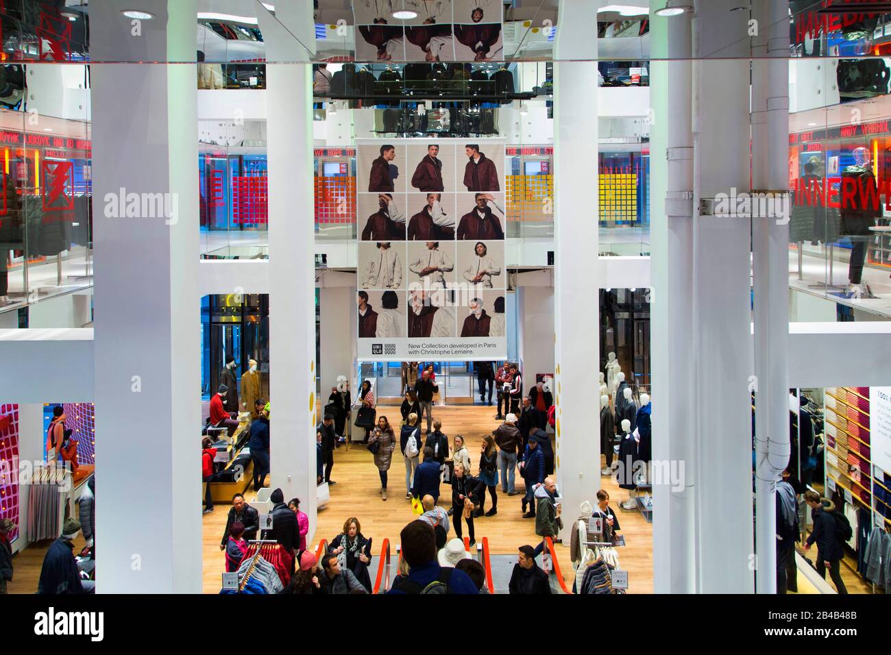 USA, New York, Manhattan, japanisches Bekleidungsgeschäft Uniqlo an der 5th Avenue Stockfoto