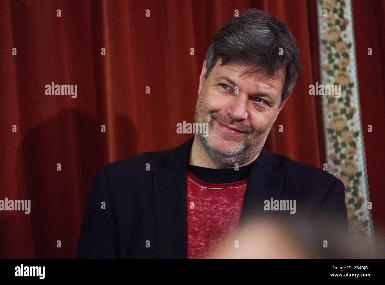 Robert Habeck in Marktoberdorf, 5. März 2020. Der Politiker Robert HABECK, Bundesvorsitzender Bündnis 90 die Gruenen spricht bei seinem Besuch im Kino Filmburg am 5. März 2020 in Marktoberdorf © Peter Schatz / Alamy Live News Stockfoto