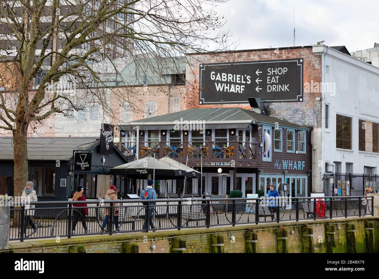 Gabriels Wharf, South Bank London - Szene im März, Anfang Frühling, South Bank London UK Stockfoto